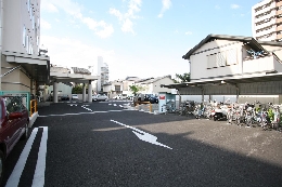 駐車場内部