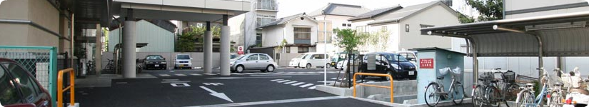 施設駐車場